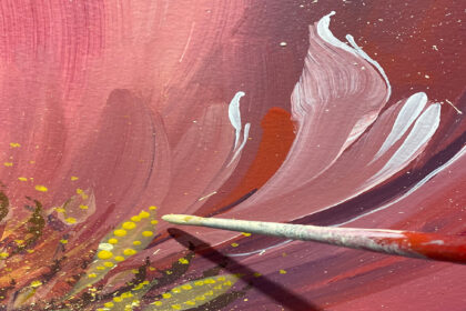 Chaque fresque est une histoire racontée à travers des couleurs vibrantes et des détails minutieux...